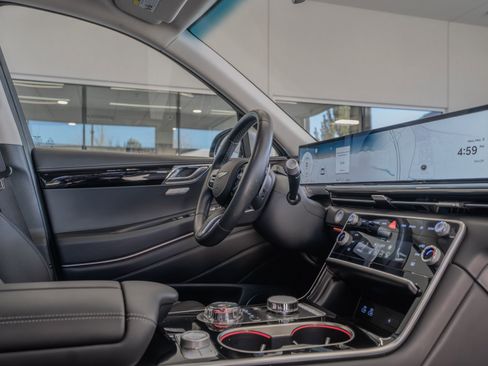 Used 2025 Genesis GV80 2.5T Standard image 18