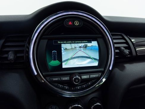 Used 2021 MINI Cooper 4-Door Hardtop image 18