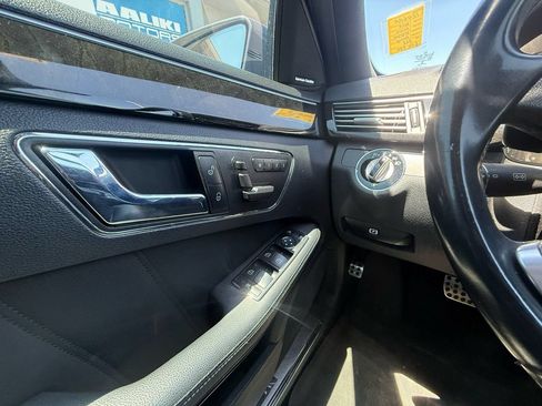 Used 2010 Mercedes-Benz E 550 4MATIC Sedan image 25
