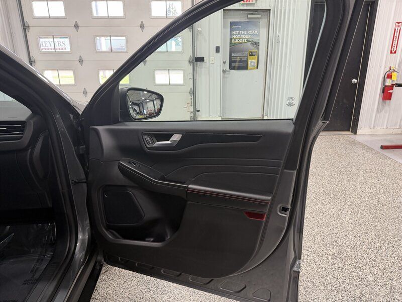 Used 2023 Ford Escape ST-Line w/ Tech Pack #1 FWD image 32