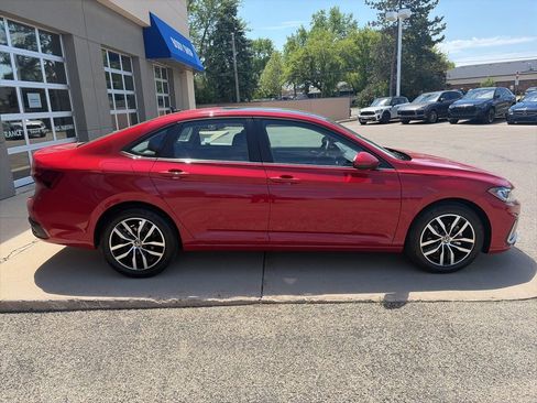 Used 2026 Volkswagen Jetta SE FWD image 10