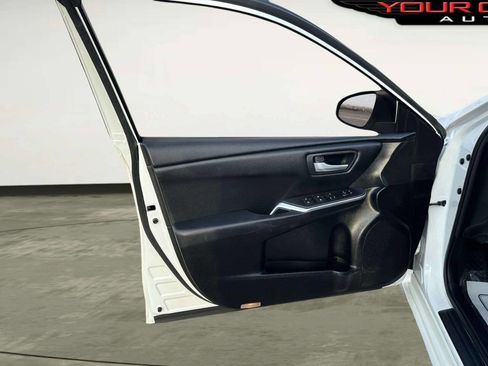 Used 2016 Toyota Camry SE image 10