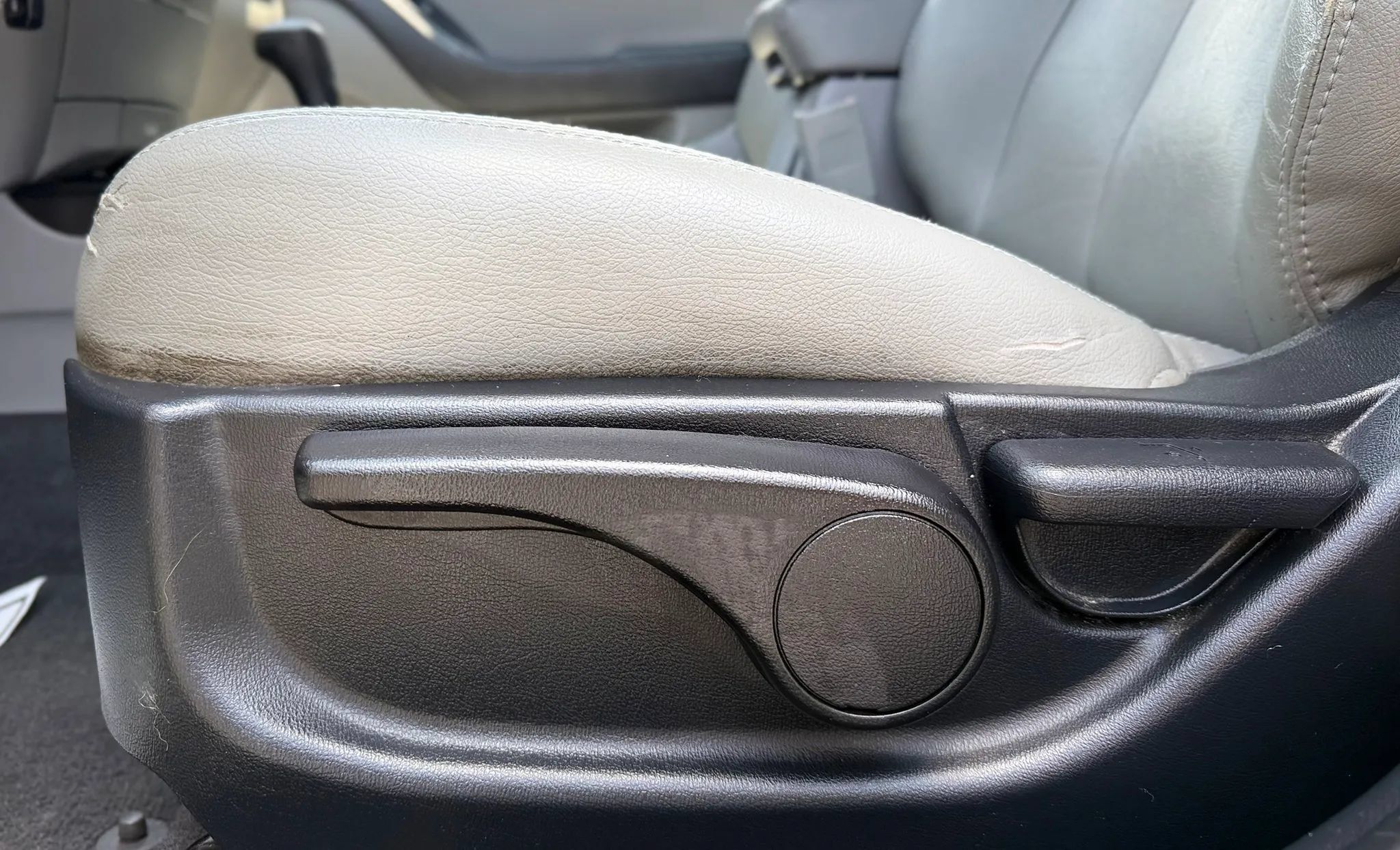 Used 2010 Hyundai Elantra GLS FWD image 22