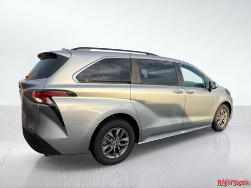 Certified 2024 Toyota Sienna XLE FWD image 4