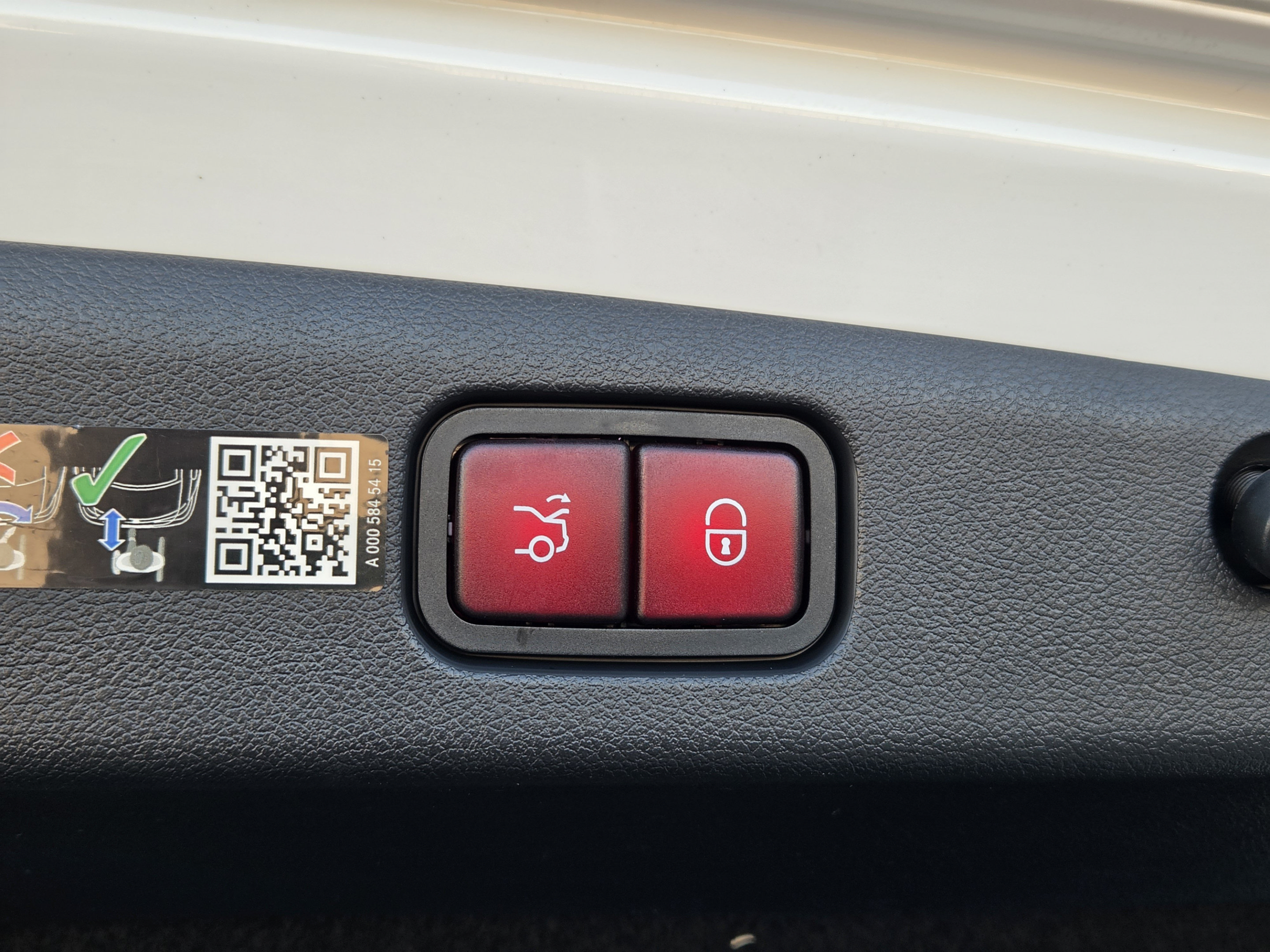 Used 2025 Mercedes-Benz E 53 AMG e 4MATIC Sedan image 35