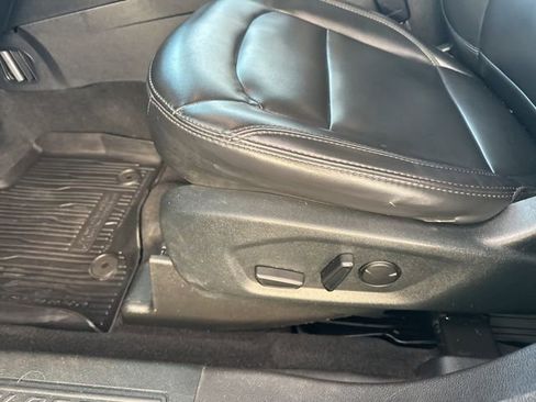 Used 2019 Ford Explorer XLT w/ Equipment Group 202A image 17