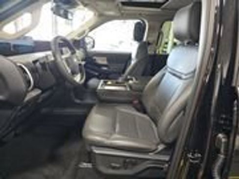 Certified 2025 Ford Expedition Active image 4