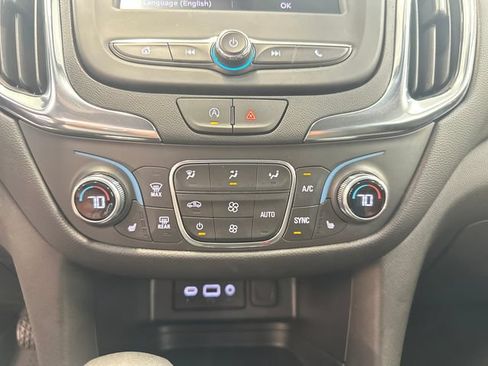 Used 2024 Chevrolet Equinox LT w/ LPO, Floor Liner Package FWD image 30