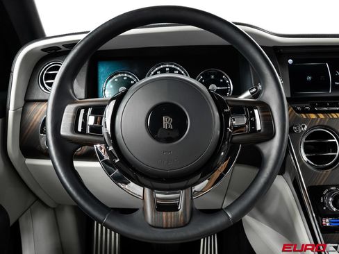 Used 2022 Rolls-Royce Cullinan w/ Cullinan Package AWD/4WD image 29