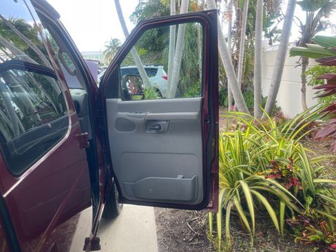 Used 2006 Ford E-150 and Econoline 150 Wagon image 12