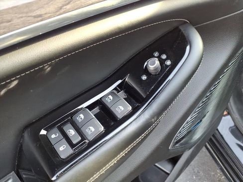 Certified 2022 Jeep Grand Cherokee Overland w/ Luxury Tech Group IV image 8