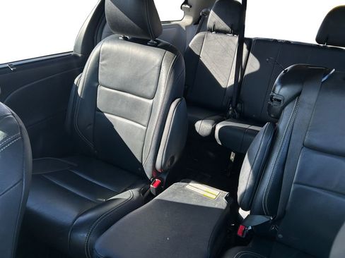 Used 2015 Toyota Sienna SE image 14