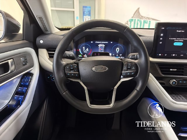 Certified 2025 Ford Explorer Platinum w/ Ultimate Package AWD/4WD image 17