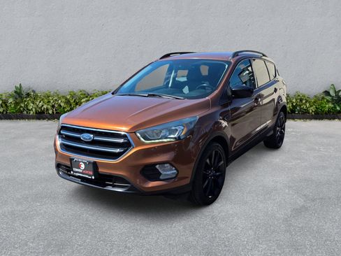 Used 2017 Ford Escape SE w/ Equipment Group 201A AWD/4WD image 1