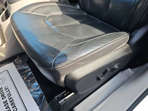 Used 2022 Chrysler Pacifica Touring-L FWD image 27
