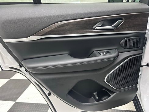 New 2026 Jeep Grand Cherokee Limited image 10