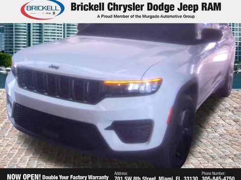 Used 2023 Jeep Grand Cherokee Altitude RWD image 18