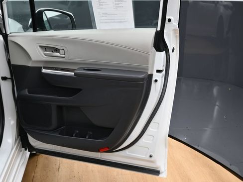 Used 2021 Toyota Sienna LE FWD image 30