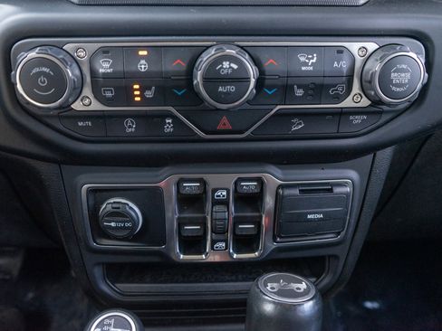 Used 2019 Jeep Wrangler Unlimited Sahara w/ Dual Top Group image 20