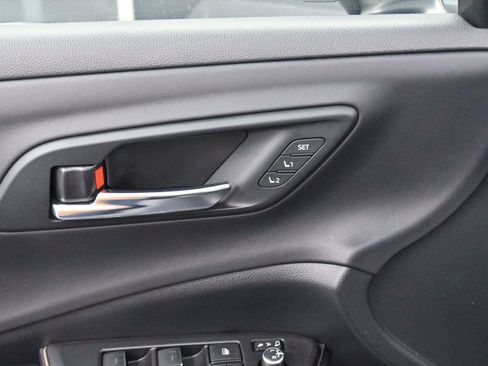 Used 2023 Toyota Crown Limited image 11