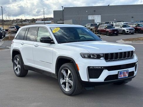 New 2026 Jeep Grand Cherokee Limited w/ Trailer Tow Package AWD/4WD image 8