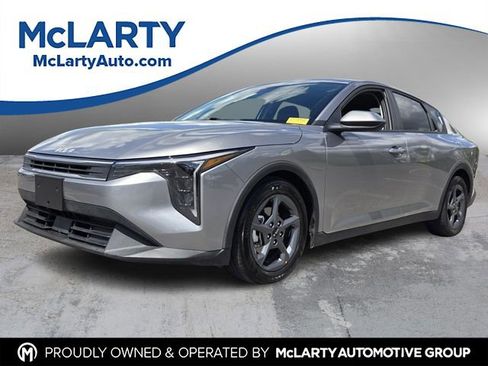Used 2025 Kia K4 LXS image 1