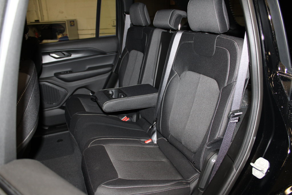New 2025 Jeep Grand Cherokee Laredo w/ Luxury Tech Group I AWD/4WD image 25