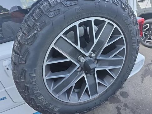 Used 2024 Jeep Wrangler High Altitude AWD/4WD image 8