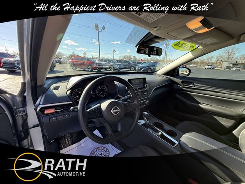 Used 2024 Nissan Altima 2.5 S image 13