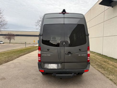 Used 2015 Mercedes-Benz Sprinter 2500 image 10