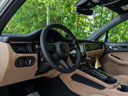 New 2026 Porsche Macan AWD/4WD image 5
