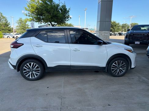 Used 2022 Nissan Kicks SV FWD image 22