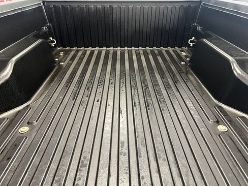 Used 2017 Toyota Tacoma SR AWD/4WD image 8