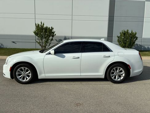 Used 2021 Chrysler 300 Touring RWD image 8