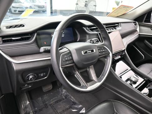 Used 2022 Jeep Grand Cherokee Limited image 10