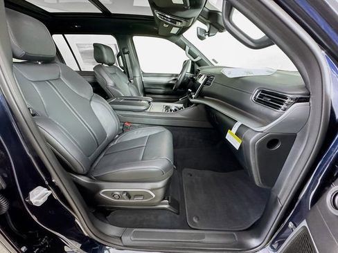 New 2025 Jeep Wagoneer L Series II image 34