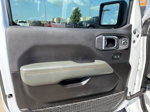 Used 2024 Jeep Gladiator Mojave w/ Convenience Group AWD/4WD image 12