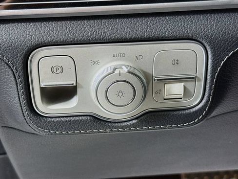Used 2025 Mercedes-Benz GLS 580 4MATIC image 10