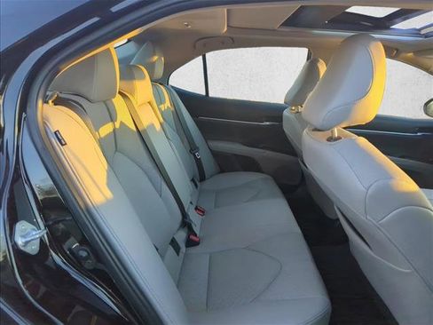 Used 2022 Toyota Camry XLE image 20