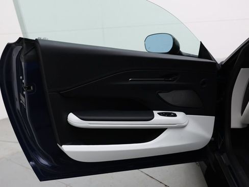 Used 2025 Aston Martin V8 Vantage Coupe image 13