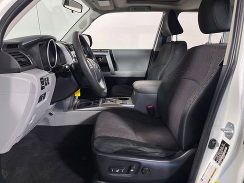 Used 2013 Toyota 4Runner SR5 w/ Convenience Pkg image 12