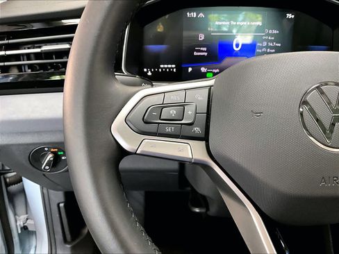 Used 2025 Volkswagen Jetta SE w/ Sunroof Package image 20