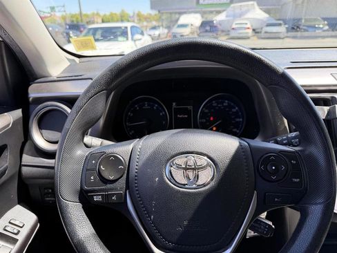Used 2018 Toyota RAV4 LE w/ All Weather Liner Package AWD/4WD image 28