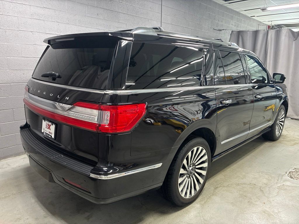 Used 2019 Lincoln Navigator L Reserve w/ Cargo Package AWD/4WD image 2
