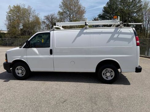 Used 2017 Chevrolet Express 2500 image 7