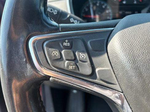 Used 2018 Chevrolet Equinox LT FWD image 21