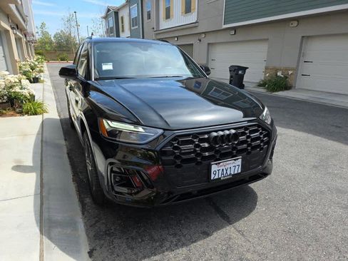 Used 2025 Audi Q5 e Premium Plus w/ Premium Plus Package image 3