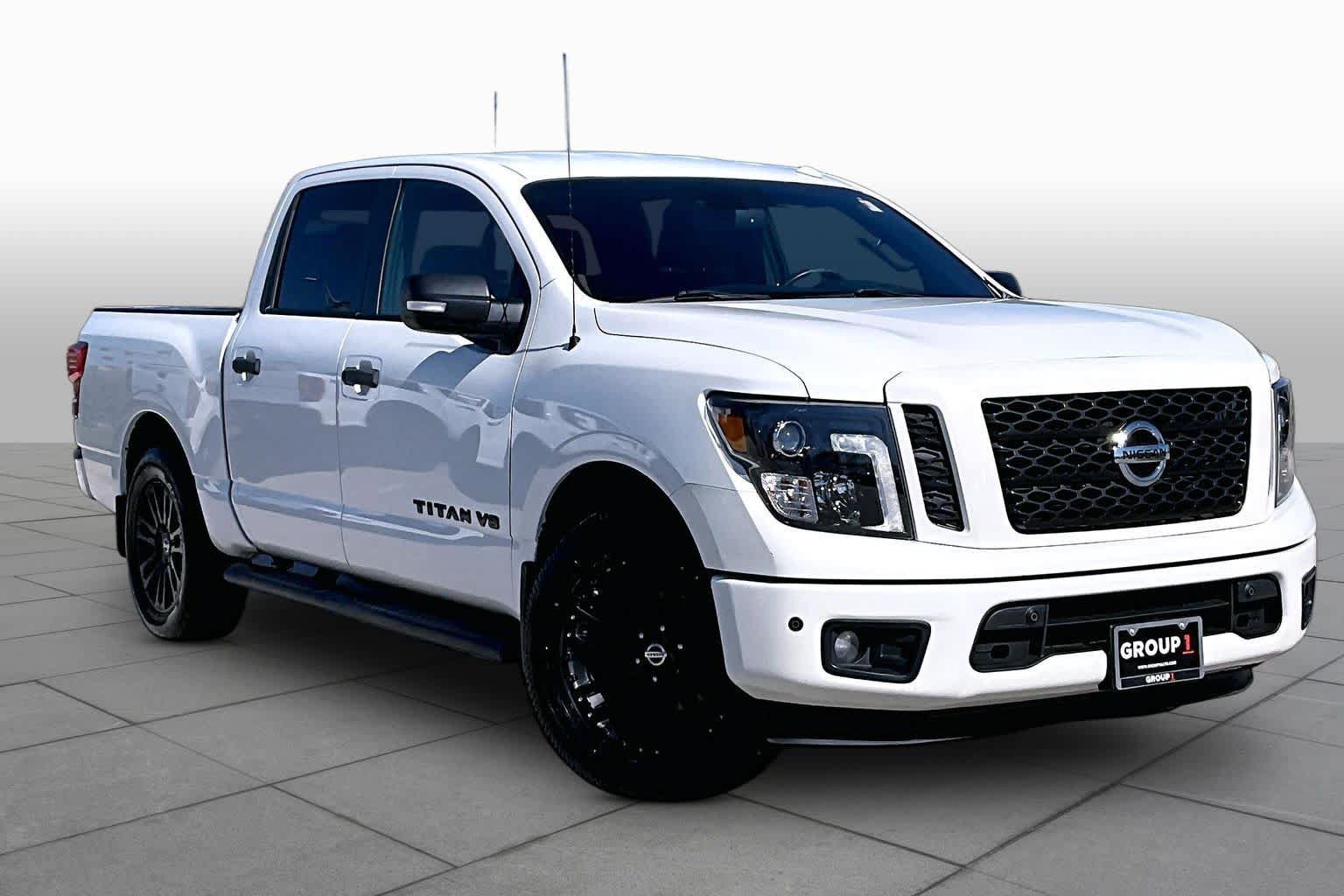 Used 2018 Nissan Titan SV w/ SV Convenience Package RWD image 3