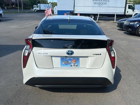 Used 2016 Toyota Prius Three Touring image 11