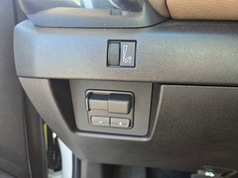 Used 2025 GMC Canyon Denali AWD/4WD image 23